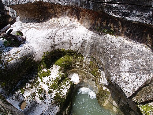 Gorges du Fier (8901000253).jpg
