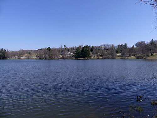 Lac des Dronières à Cruseilles au début du printemps (mars 2022).JPG